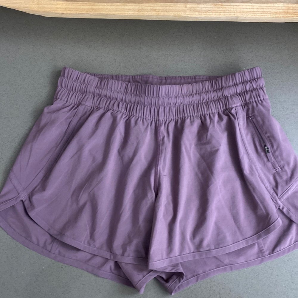 Lululemon Tracker Low-Rise Short 4
